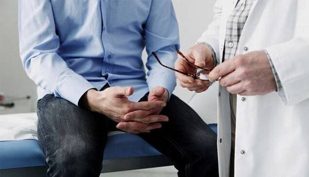 the doctor gives recommendations to the patient with prostatitis